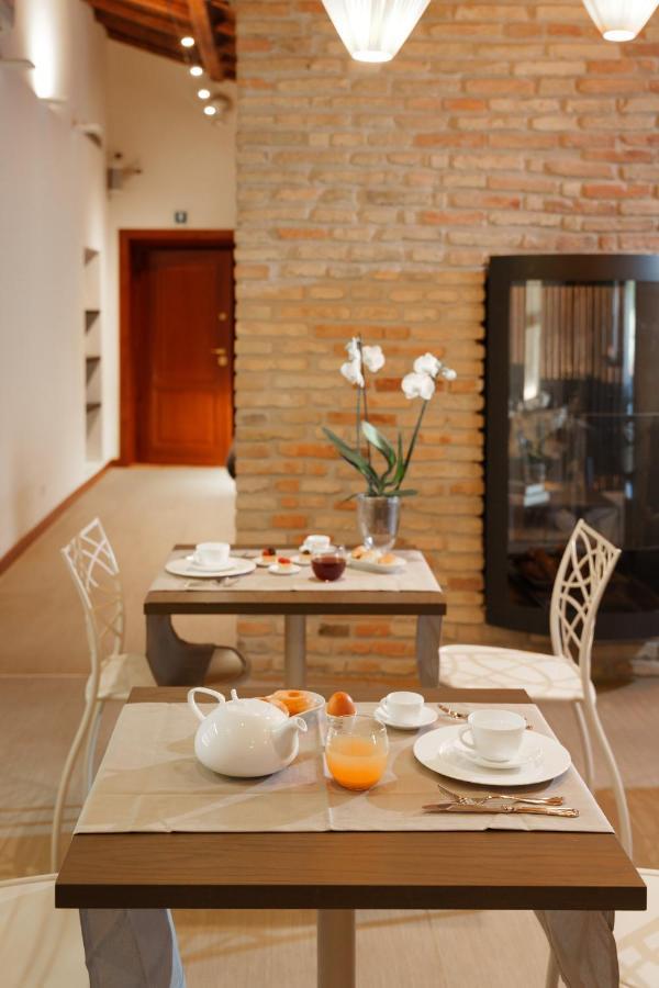 Hotel The Place 217 Rom