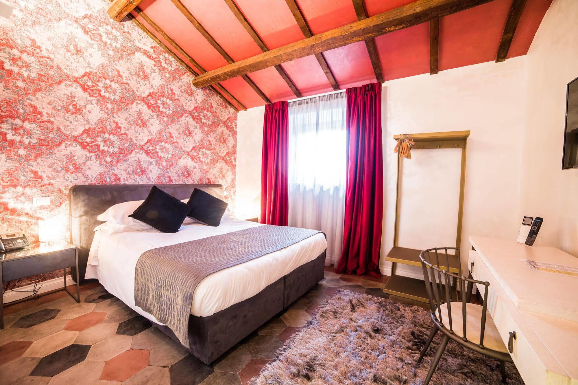 Hotel The Place 217 Rom